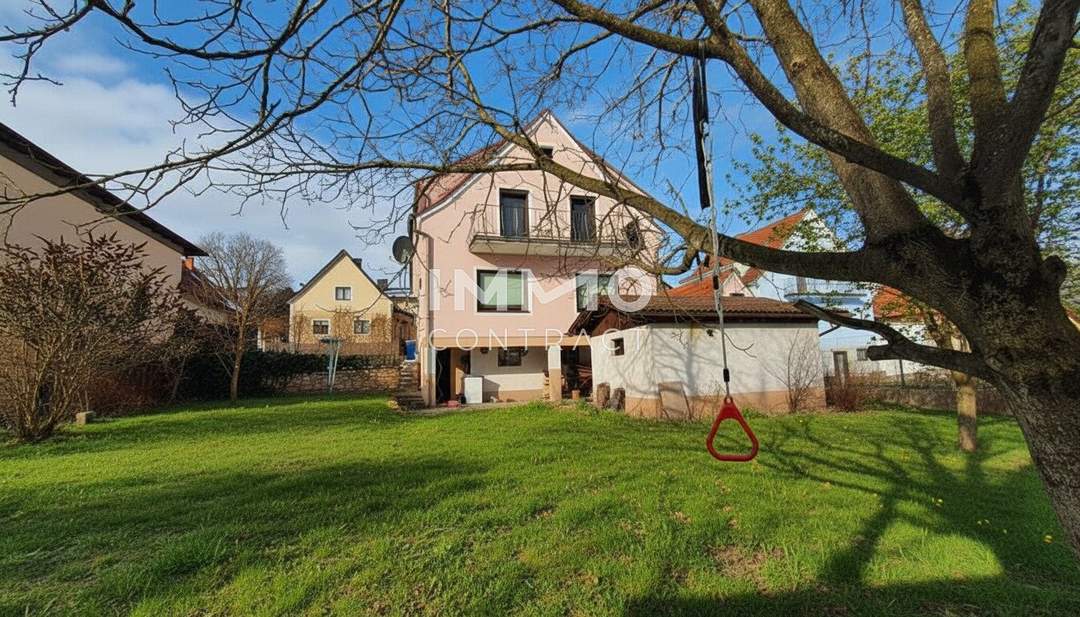 Wohnhaus in Steinakirchen: 7 Zimmer, Balkon, Garage – Sanierungsbedürftig zum Top-Preis!