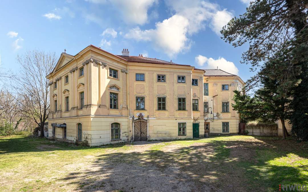 Schloss Thürnlhof bestandsfrei mit jahrhundertealter Geschichte und Entwicklungspotential Verkauf aus Privatbesitz