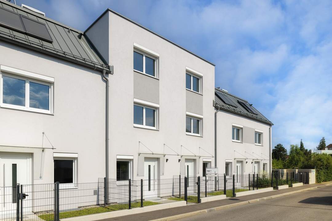 Hochwertiges Reihenhaus (Ziegelmassivbau) mit 4,5 Zimmern, Eigengarten, Dachterrasse, Keller u. Garagenplatz, provisionsfrei!