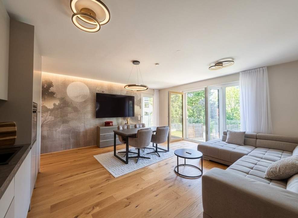 Hochwertig möblierte Luxuswohnung in Bestlage! 3 Zimmer | Überdachter Balkon | Tiefgaragenplatz inklusive| Blick ins Grün | Zwichen Bahnhof und Innenstadt gelegen