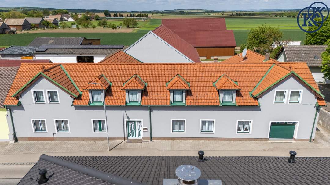 Großzügiges Einfamilien- oder Zweifamilienhaus, das Raum, Ruhe und Wohnqualität vereint.
