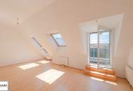 Großzügige, sonnige DG-Neubauwohnung mit hofseitiger Terrasse nahe Einkaufsstraße & U6 - ab 1.12.25!