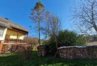Sonniges Grundstück mit sanierungsbedürftigem Haus voller Charme