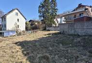 SONNIGER BAUGRUND MIT ABRUCHOBJEKT