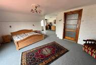 Sanierungsbedürftiges Haus auf großem Grundstück