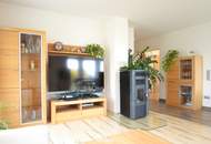 Neuwertiges Haus auf großem Baugrund in Randlage