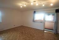 Bezaubernde 3 Zimmerwohnung mit Balkon, Garten und 2 Parkplätzen