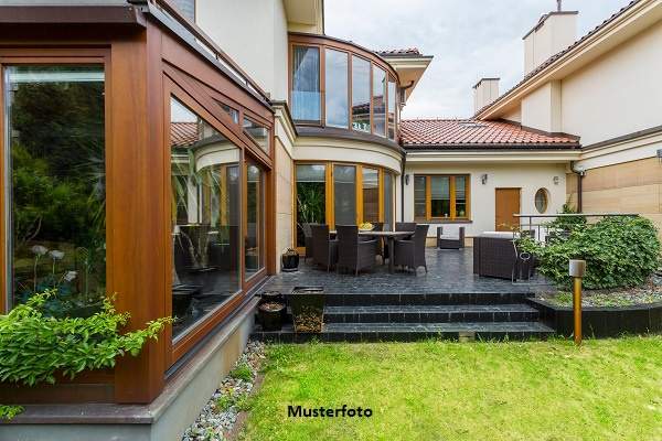 Viel Platz für die Familie: 5 Zimmer, Terrasse &amp; 440 m² Garten