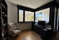 Großzügige Wohnung mit Loggia, Swimmingpool und Garagen in top Lage