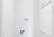 HOFLAGE mit BALKON! Luxus-Erstbezug mit 3,30 m Raumhöhe im 1. Obergeschoß