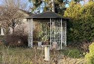 Doppelte Parzelle in Ruhelage: Gepflegter Bungalow mit Wintergarten und Doppelgarage auf einer Doppelparzelle