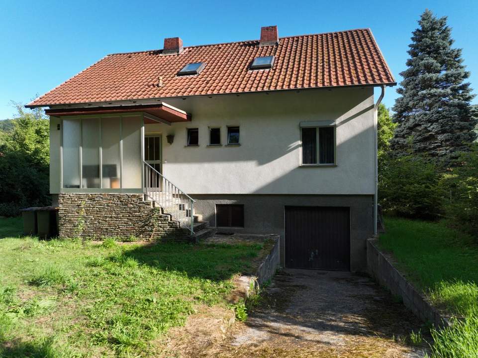 Wohnhaus mit Sanierungsbedarf