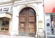 Prachtvolle Beletage mit Balkon in Bestlage am Rochusmarkt! Komplett möbliert.