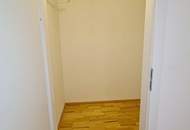 INNSTRASSE, FERNBLICK, unbefristete 97 m2 Dachgeschoß-Maisonette mit Loggia, 2 Zimmer, Komplettküche, Wannenbad, Parketten, gefördert