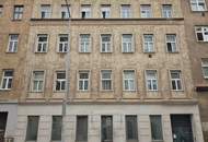 Stadthallennähe | Mittelzinshaus mit ca. 717,87 m² Bestand & ca. 1.086,76 m² erzielbarer WNF zzgl. Außenflächen | nur 2 vermietete Einheiten | fertige Einreichplanung