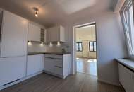 Streckhof mit begrüntem Innenhof mit diversen Lagermöglichkeiten und Garage