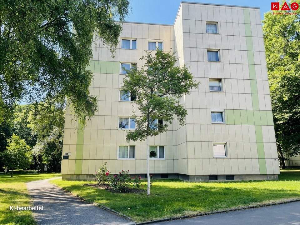 Einzigartige Wohnatmosphäre in grüner und dennoch zentraler Lage! Attraktive 2-Raum-Wohnung mit Balkon!