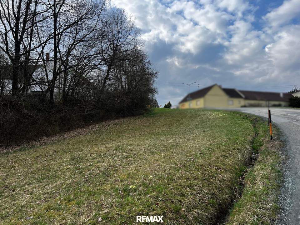 sonniges kleines Baugrundstück in der Nähe vom Badesee Rauchwart