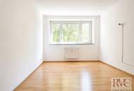 Sehr zentrale Stadtwohnung mit Potenzial – 2 Zimmer, Loggia, Lift und Parkfläche in Salzburg-Lehen.