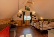 Zwei Häuser, ein Grundstück: Ihr neues Zuhause mit laufenden Mieteinnahmen