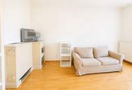 Teilrenovierungsbedürftige 2-Zimmer-Wohnung mit Balkon in urbaner Toplage