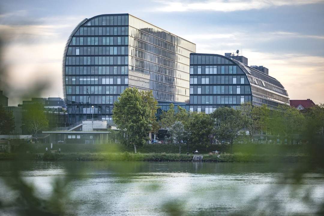 RIVERGATE - Schönes Büro mit Donaublick ab September 25!