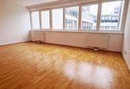 INNSTASSE, gepflegte 87 Neubau-Maisonette, 2 Zimmer, Komplettküche, Wannenbad, Parketten, 4. Liftstock