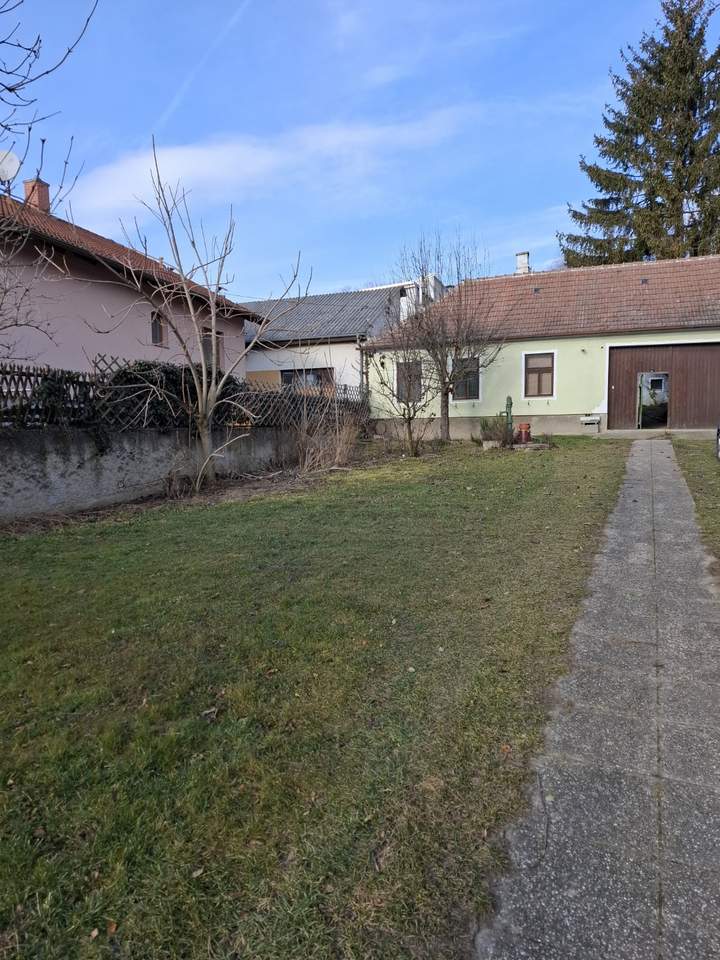 Grundstück mit Bastlerhaus