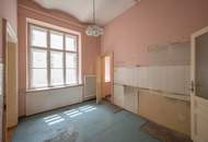 Entwicklungswürdige Stilaltbauwohnung in toller Lage! Verwirklichen Sie Ihren Altbautraum!