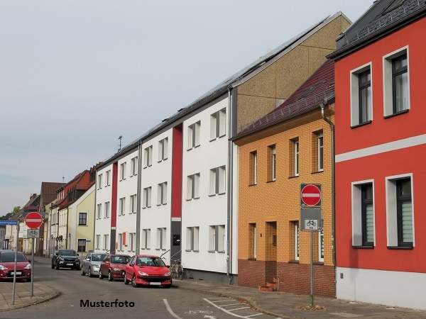 Zwei moderne Reihenhäuser (Bj. 2022) – eines nahezu fertiggestellt