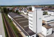 Vielseitige Industrie- / Werks- oder Lagerhalle mit 2 abgetrennten Bereichen und Galerie
