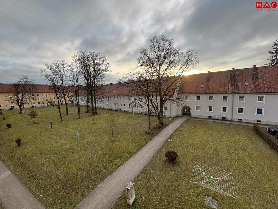 Außergewöhnliche 4-Zimmer-Familienwohnung in idyllischer Grünlage: im letzten Stockwerk mit Weitblick, durchdachter Raumaufteilung und unschlagbarem Preis!