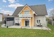 Klassisches Dreigiebelhaus mit eigenem Sonnen- Salar- Heizkraftwerk in Ruhelage an einer Sackgasse