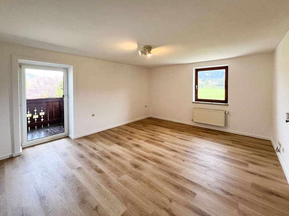 Erstbezug nach Sanierung: Charmante 1-Zimmer-Wohnung mit Balkon & Parkplatz in Saalfelden
