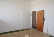 Kompaktes Hallenbüro/Lager im EG