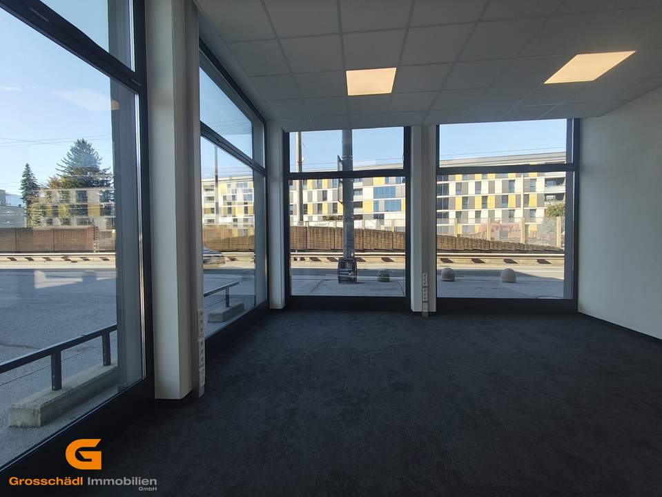 Salzburg Nord Showroom mit bester Sichtbarkeit mieten