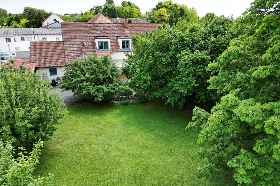 Großzügig geschnittenes Haus mit vielfältigem Obstgarten | 2 Grundstücke, 6 Zimmer, 4 PKW-Stellplätze | Naturteich, Terrasse | Am Naherholungsgebiet Zayawiesen, Haus-kauf, 450.000,€, 2130 Mistelbach