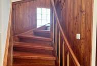 Haus mit Wirtschaftsgebäude