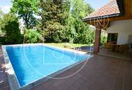 Einfamilienhaus in zentraler Bestlage mit Tennisplatz auf parkähnlichem Grund!