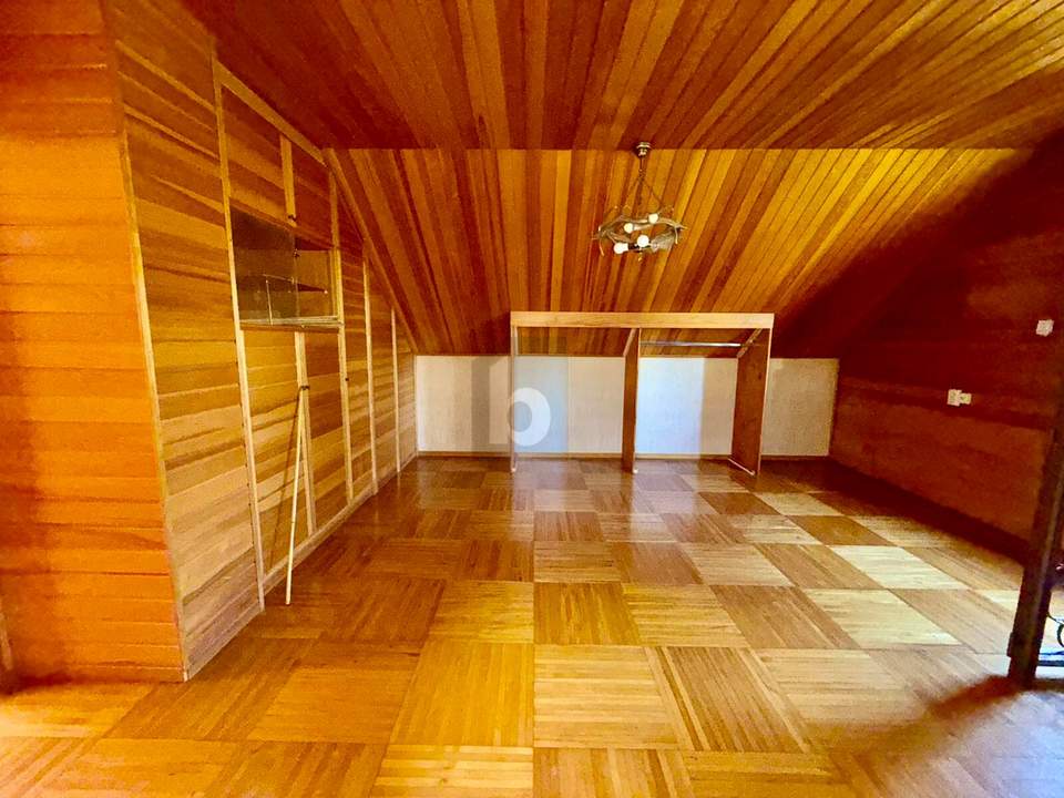 SCHNUCKELIGES EINFAMILIENHAUS IN GRÜNER OASE MIT KELLER