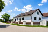 "StoP: FriscH SanierteS ZuhausE & SonnigeM GarteN in WEIGELSDORF!"
