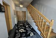 Riesenhaus nur mit Innenhof.... viel Platz - wenig Arbeit