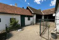 Sanierungsbedürftiges Bauernhaus, mit alten Stallungen und einem offenen Stadl, am Dorfplatz!
