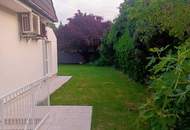 Beste Lage in Leopoldsdorf: Villa im französischen Landhausstil mit Pool im sonnigen Garten bietet Familie ein behagliches Zuhause