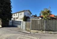 Charmantes Zweifamilienhaus mit zwei separaten Eingängen, kleinem Garten und attraktivem Sanierungspotenzial!