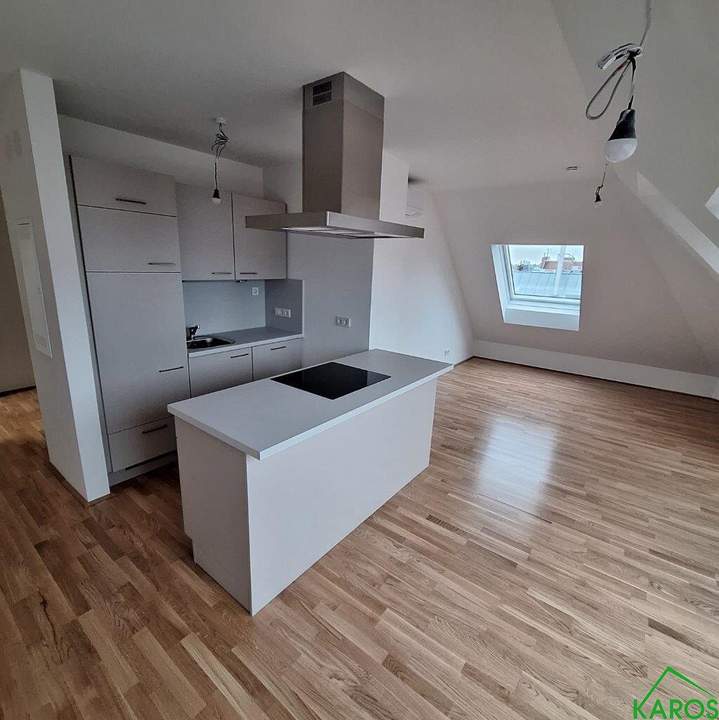 WUNDERSCHÖNE DACHGESCHOSS-WOHNUNG *ERSTBEZUG*