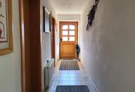 Großzügiges Ein- oder Zweifamilienhaus mit mehreren Nebengebäuden in zentraler Lage