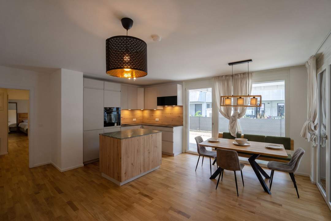 Neuwertige 3-Zimmer-Wohnung unweit Auhofcenter mit 95 m² Eigengarten, Wellnessbereich & Top-Anbindung
