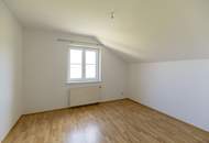 Gemütliche 3-Zimmer-Dachgeschoss-Wohnung mit Loggia