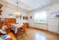 Zwei Einfamilienhäuser auf großzügigem Grundstück in sonniger Lage